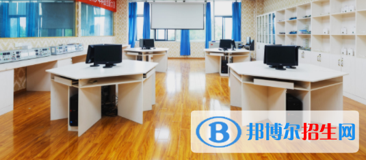 成都2022年男生上什么計(jì)算機(jī)學(xué)校好