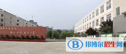 成都青華職業(yè)學校2022年招生辦聯(lián)系電話