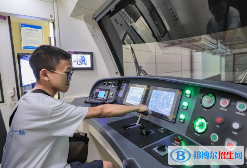 蘭州2022年初中生讀軌道交通學校