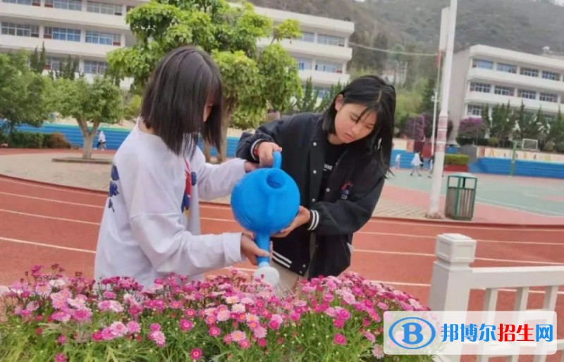 云龍縣民族職業(yè)高級中學(xué)地址在哪里