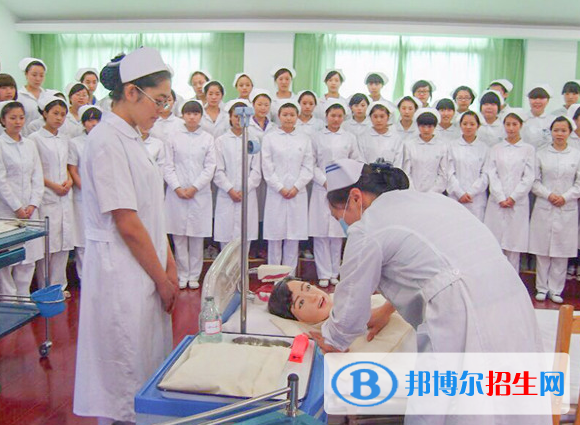 重慶醫(yī)藥經(jīng)貿(mào)衛(wèi)生學(xué)校2022年有哪些專業(yè)