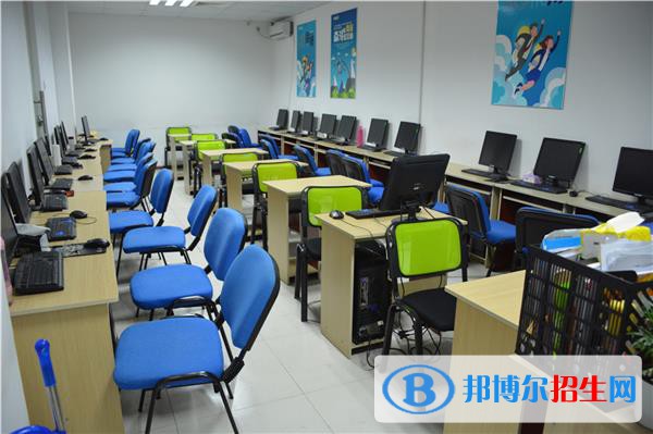 河北2022年讀計算機學校一年要多少錢