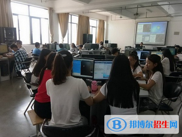 河北2022年計(jì)算機(jī)學(xué)校有什么專業(yè)適合女生