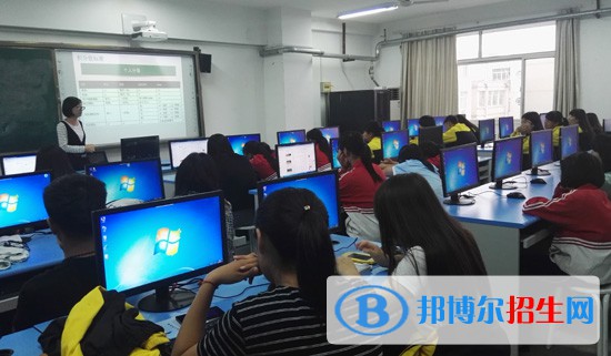 河北2022年計(jì)算機(jī)學(xué)校有哪些專業(yè)適合女生