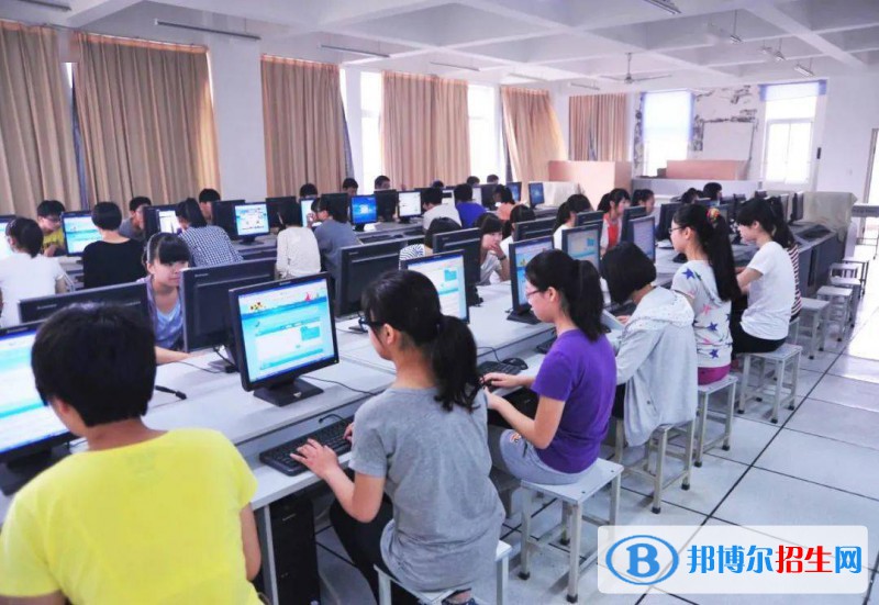 河北2022年適合女生的計算機學(xué)校專業(yè)