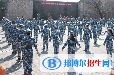 重慶渝中高級(jí)職業(yè)學(xué)校2022年招生辦聯(lián)系電話