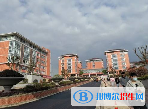 萬源第二職業(yè)高級中學(xué)2022年招生辦聯(lián)系電話