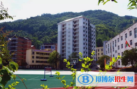 萬源第二職業(yè)高級中學2022年學費、收費多少