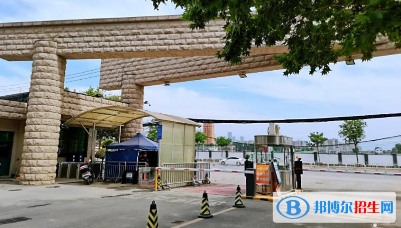 西安外事技工學(xué)校招生辦2022年聯(lián)系電話