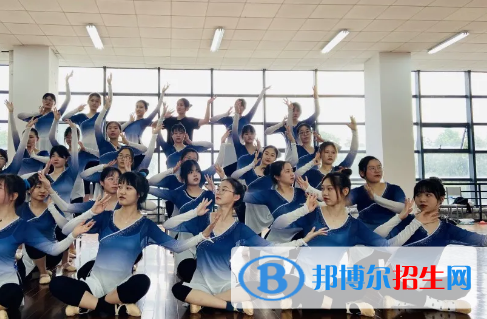 貴陽2022年女生中專學什么專業(yè)好找工作
