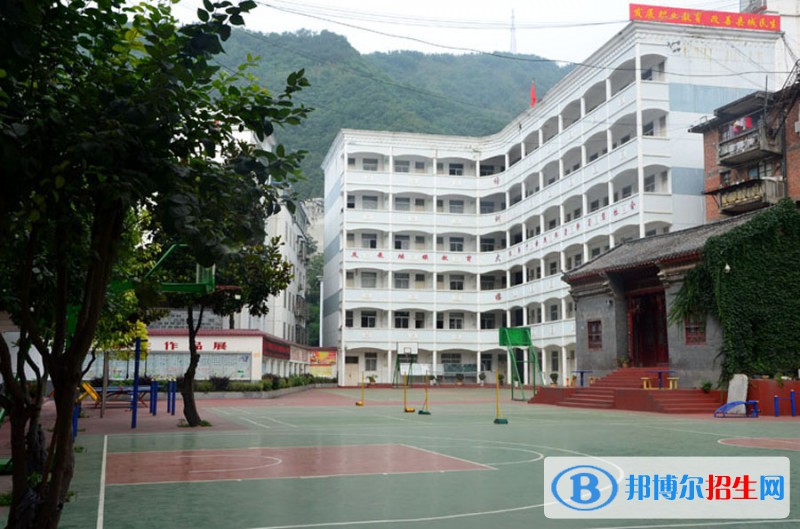 石家莊現(xiàn)代醫(yī)學(xué)中等專業(yè)學(xué)校2022年學(xué)費(fèi)、收費(fèi)多少