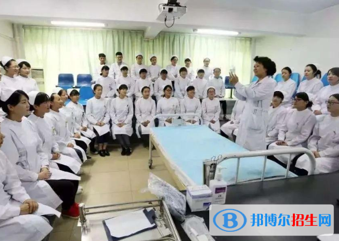 重慶2022年護(hù)理學(xué)校一般有哪些專業(yè)