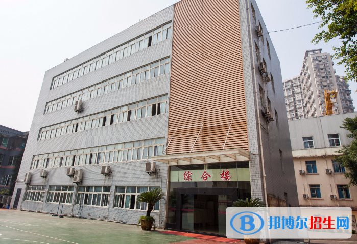 重慶建筑高級技工學(xué)校2022年報名條件、招生要求、招生對象