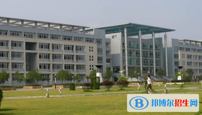 重慶五一技師學(xué)院2022年報名條件、招生要求、招生對象