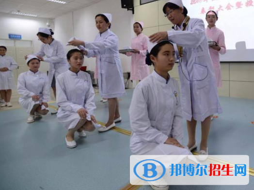 重慶2022年護(hù)理學(xué)校讀出來是什么文憑