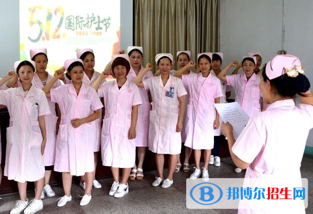 重慶2022年護(hù)理學(xué)校好還是大專好
