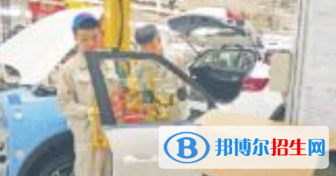 成都2022年讀汽修學(xué)校一年要多少錢