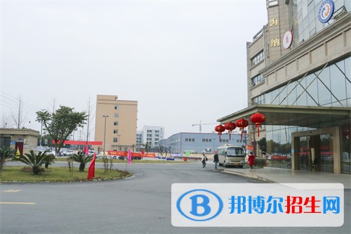 四川科華高級(jí)技工學(xué)校網(wǎng)站網(wǎng)址