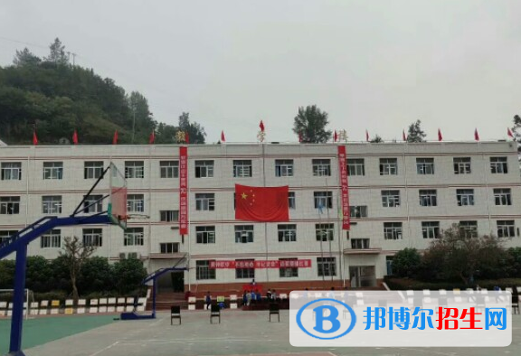 萬源市黃鐘職業(yè)中學(xué)2022年報(bào)名條件、招生要求、招生對象