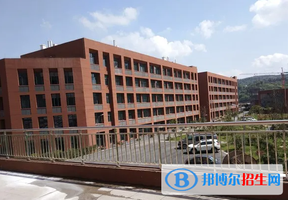 重慶2022年中專好還是建筑學(xué)校好