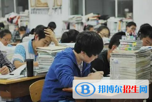 2022年湖北高考本科分?jǐn)?shù)線公布（普通類、藝術(shù)類、體育類）