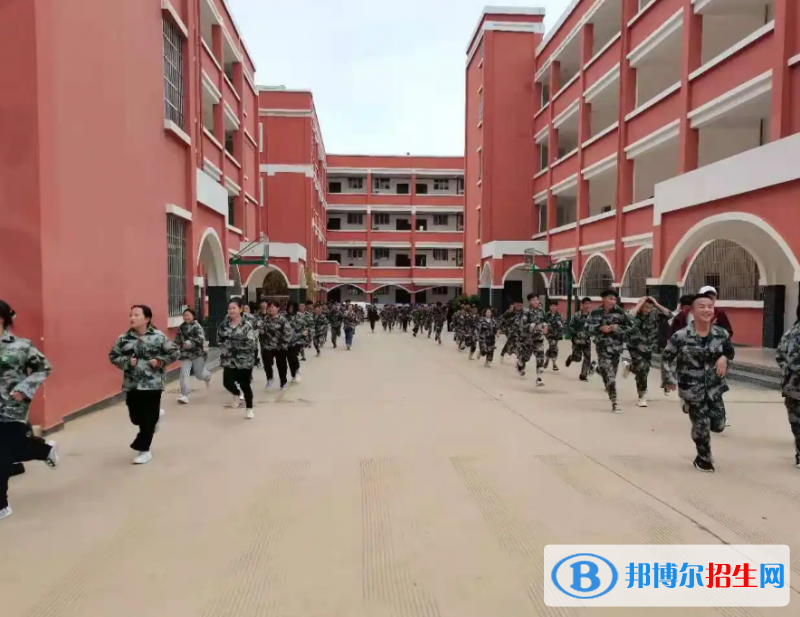  云南2023年職高好還是中專學校好