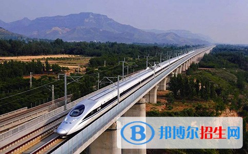 成都2023年中專好還是鐵路學校好