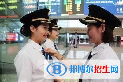 成都2023年鐵路學(xué)校中專升大專考什么