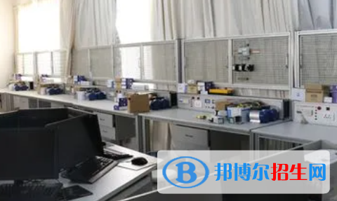 大學(xué)應(yīng)用電子技術(shù)專業(yè)可以從事哪些工作？