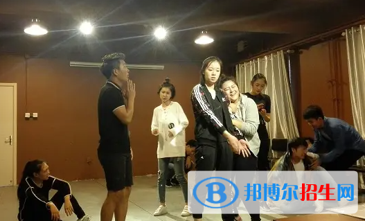 大學(xué)戲劇影視表演專業(yè)可以從事哪些工作？