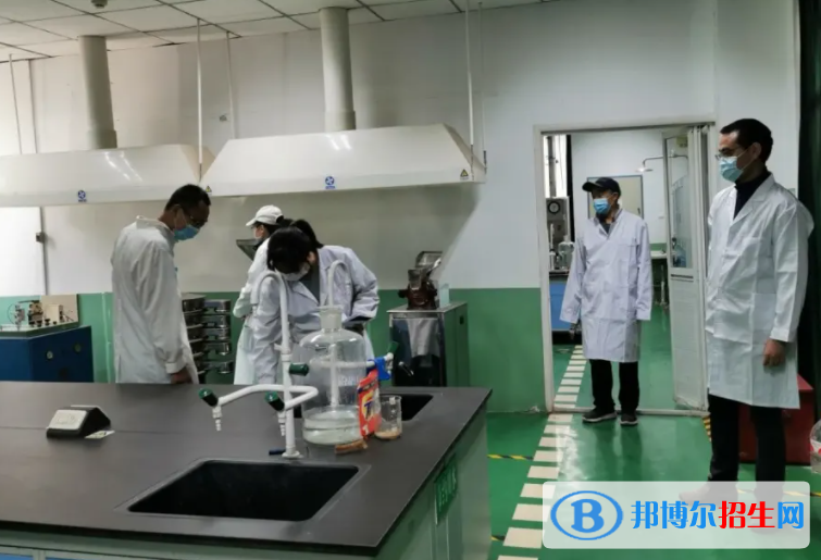 大學(xué)化學(xué)生物學(xué)專業(yè)可以從事哪些工作？