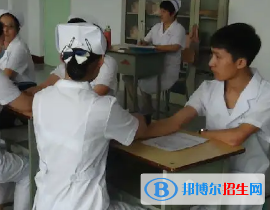 河南2023年衛(wèi)校有哪些專(zhuān)業(yè)適合男生