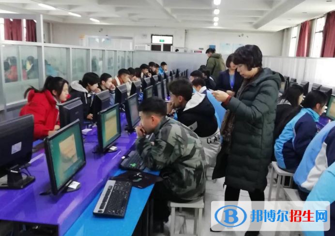 蘭州2023年初中生能學計算機嗎