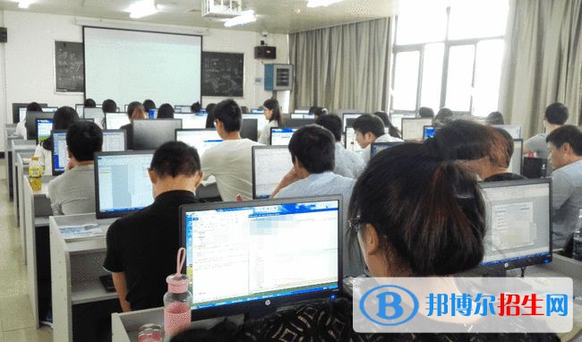 蘭州2023年計(jì)算機(jī)學(xué)校要讀幾年