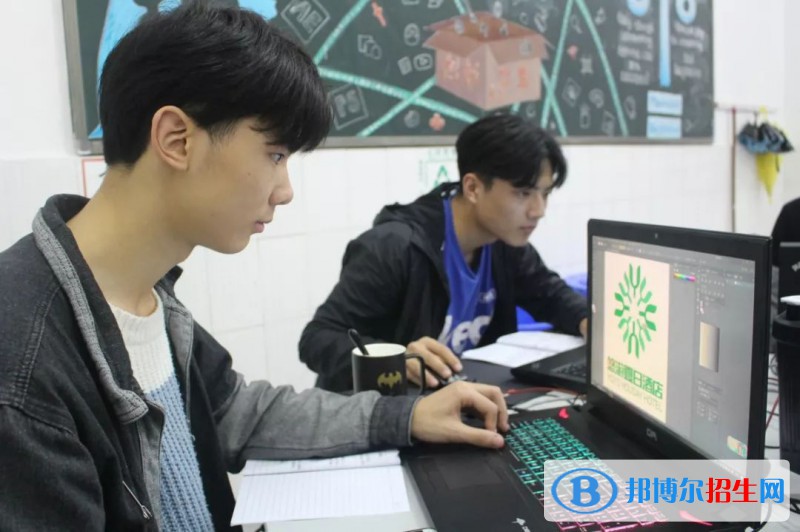 四川2023年讀計算機學校好還是高中