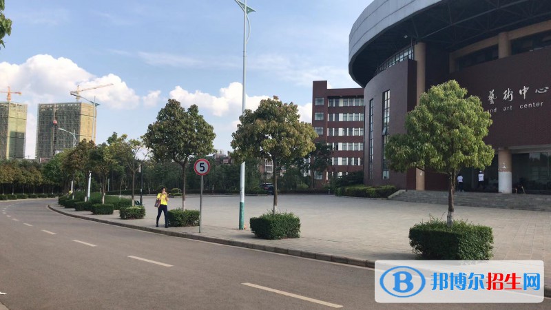 云南2023年男孩子讀中專學什么好