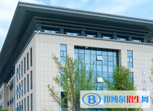 湖北恩施學(xué)院是不是雙一流大學(xué)？