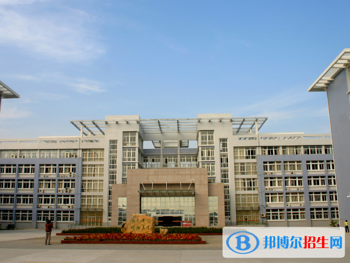 蚌埠學(xué)院是不是985大學(xué)？
