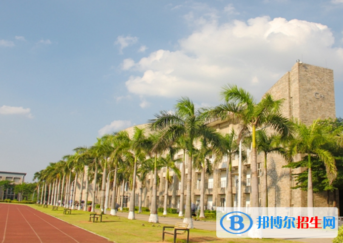 廣東東軟學(xué)院是不是985大學(xué)？