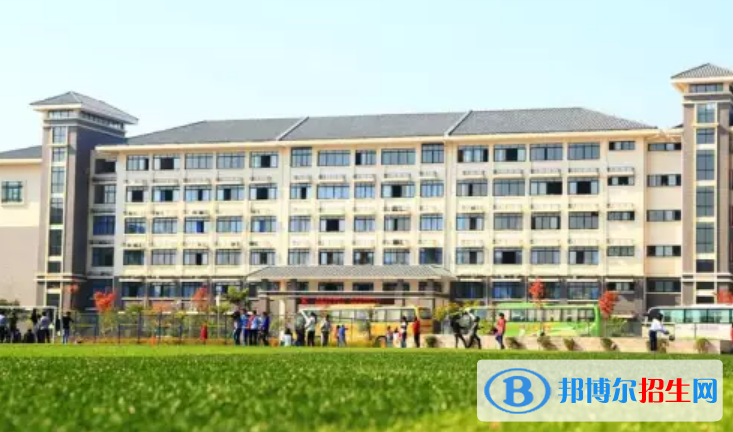 廣西職業(yè)師范學院是不是雙一流大學？
