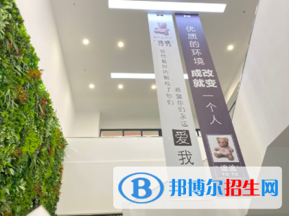 2023年西安虹途職業(yè)高中學(xué)費(fèi)、收費(fèi)多少