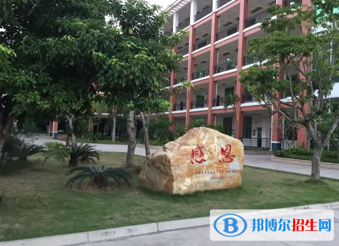 2023年?？谑协偵饺A僑中學(xué)學(xué)費(fèi)、收費(fèi)多少