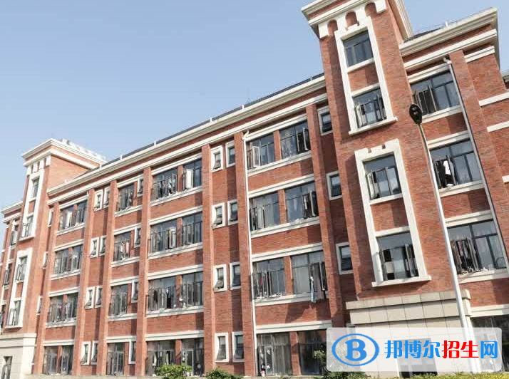 貴州工商職業(yè)學(xué)院中專地址在哪里，哪個(gè)地區(qū)，哪個(gè)城市?