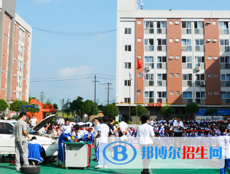 2023四川興科城市交通高級(jí)技工學(xué)校多少錢(學(xué)費(fèi)明細(xì))