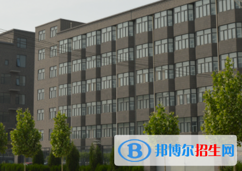 保定工程技術(shù)學(xué)校地址在哪里，哪個地區(qū)，哪個城市?