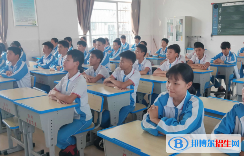 2023東方市鐵路中學(xué)招生計劃 招生人數(shù)是多少(附要求、條件、對象)