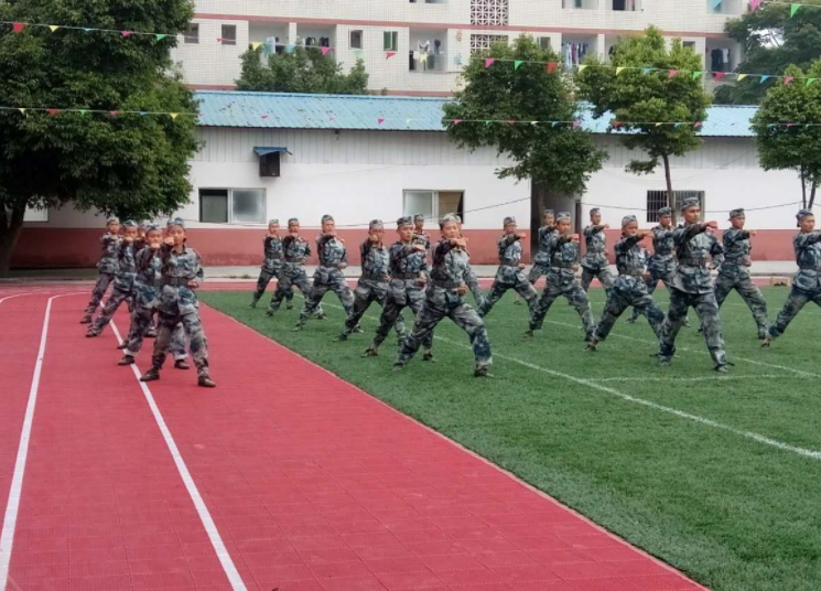 2023年重慶讀服裝設(shè)計(jì)與工藝專業(yè)的中職學(xué)校有哪些？