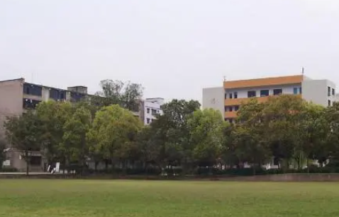 昆明2023年中專學?？刹豢梢钥即髮W