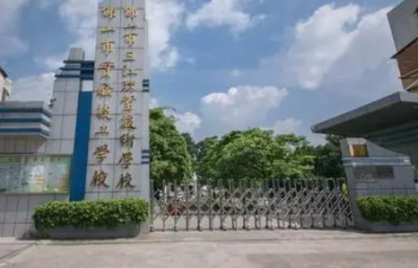 廣東2023年男生上什么中專學校好