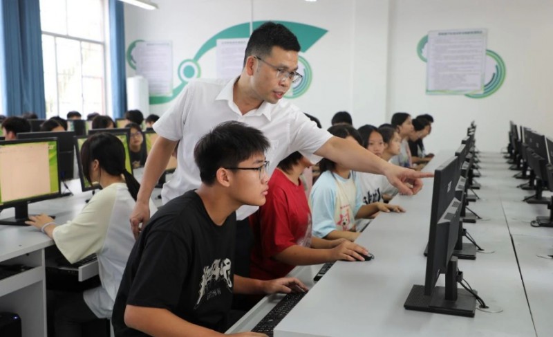 2024大化瑤族自治縣職業(yè)技術(shù)學(xué)校招生計(jì)劃 招生人數(shù)是多少(附要求、條件、對(duì)象)